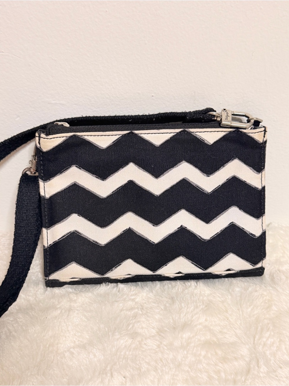 Thirty One Black & White Chevron Wristlet Clutch